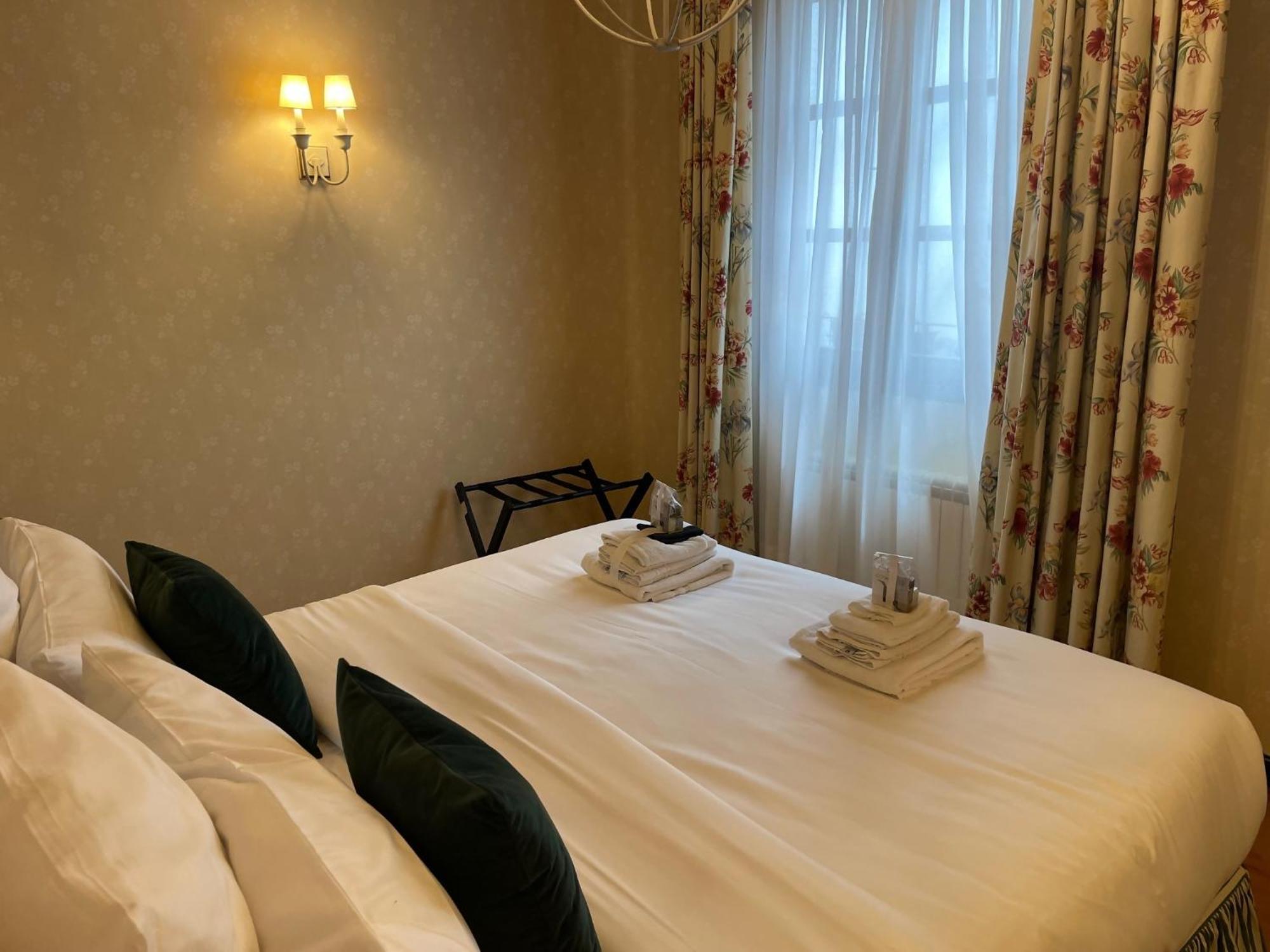 La Guardia The Manor House 게스트하우스 외부 사진